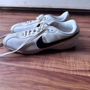 Vintage Nike Stamina Cheer White and Black Athletic Shoes